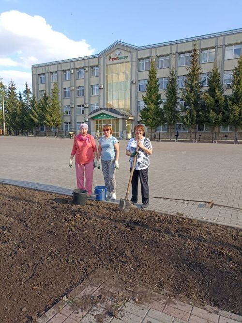 «Серебряные волонтеры» Нурлата провели субботник