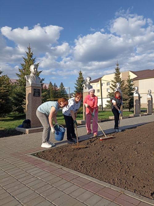 «Серебряные волонтеры» Нурлата провели субботник