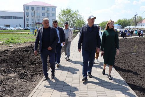 Глава Нурлатского района ознакомился с ходом благоустройства сквера нефтяников «Игелек»