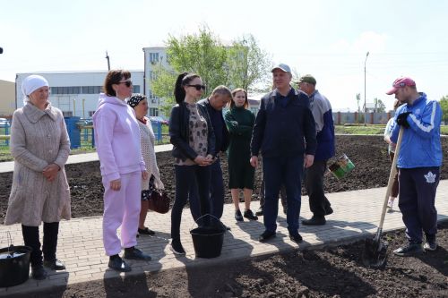 Глава Нурлатского района ознакомился с ходом благоустройства сквера нефтяников «Игелек»