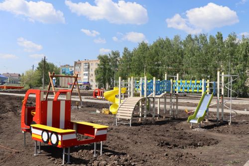 Глава Нурлатского района ознакомился с ходом благоустройства сквера нефтяников «Игелек»