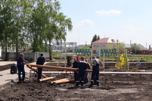 Глава Нурлатского района ознакомился с ходом благоустройства сквера нефтяников «Игелек»