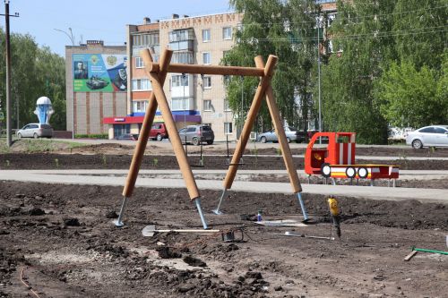 Глава Нурлатского района ознакомился с ходом благоустройства сквера нефтяников «Игелек»