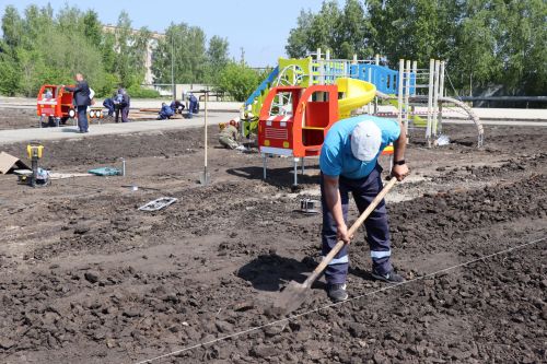 Глава Нурлатского района ознакомился с ходом благоустройства сквера нефтяников «Игелек»