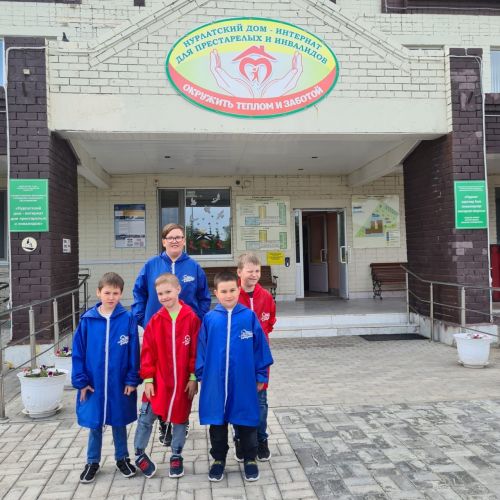 Нурлатские волонтеры сыграли в шахматы с постояльцами дома престарелых