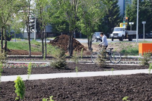 Глава Нурлатского района ознакомился с ходом благоустройства сквера нефтяников «Игелек»
