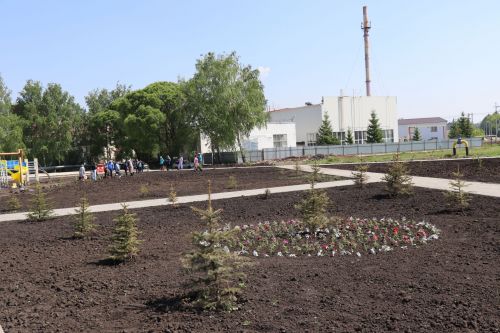 Глава Нурлатского района ознакомился с ходом благоустройства сквера нефтяников «Игелек»