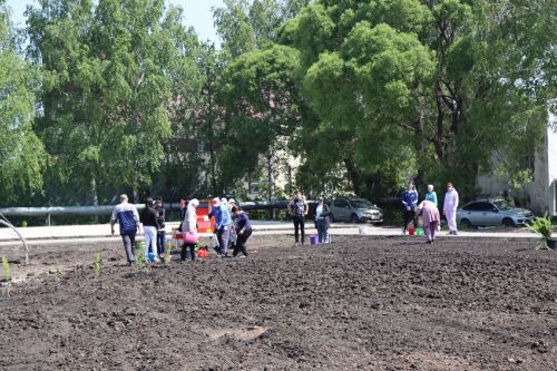 Глава Нурлатского района ознакомился с ходом благоустройства сквера нефтяников «Игелек»