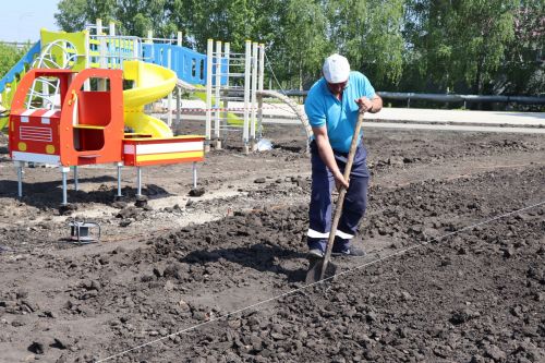 Глава Нурлатского района ознакомился с ходом благоустройства сквера нефтяников «Игелек»