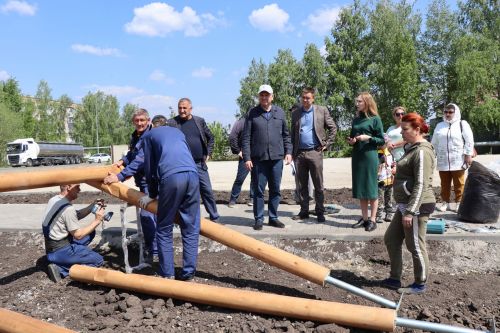 Глава Нурлатского района ознакомился с ходом благоустройства сквера нефтяников «Игелек»