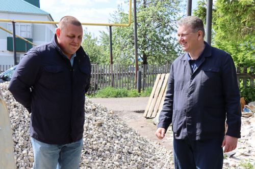 Глава Нурлатского района ознакомился с ходом капремонта врачебной амбулатории в мкр. Сахароваров