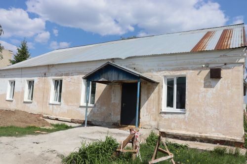 Глава Нурлатского района ознакомился с ходом капремонта врачебной амбулатории в мкр. Сахароваров