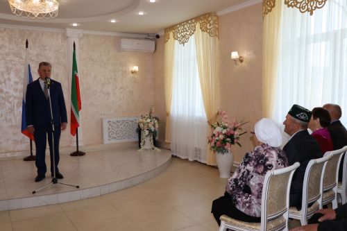 В Международный день семьи в Нурлате чествовали золотых юбиляров семейной жизни