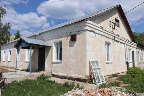 Глава Нурлатского района ознакомился с ходом капремонта врачебной амбулатории в мкр. Сахароваров