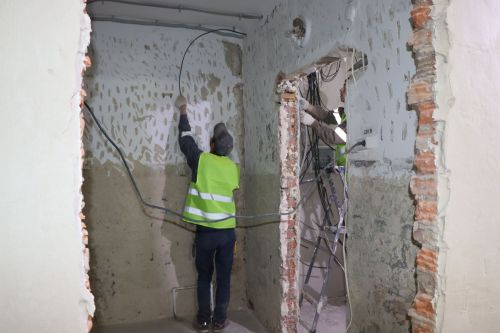 Глава Нурлатского района ознакомился с ходом капремонта врачебной амбулатории в мкр. Сахароваров