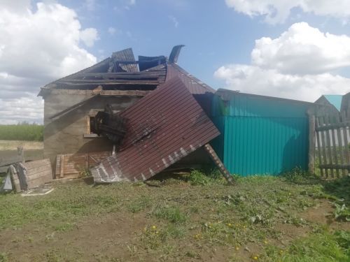 Огонь оставил одного сельчанина без сарая, другого – без бани
