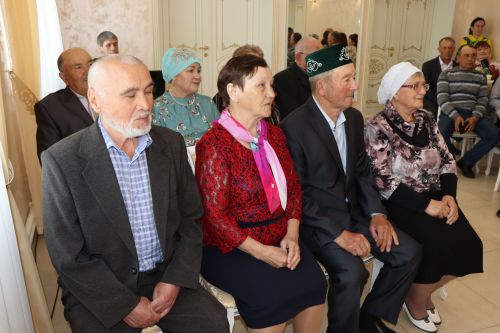 В Международный день семьи в Нурлате чествовали золотых юбиляров семейной жизни
