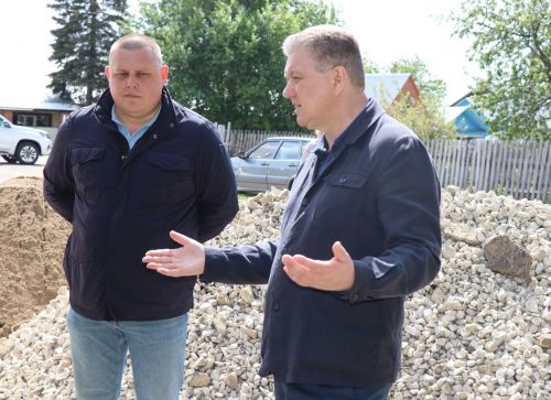 Глава Нурлатского района ознакомился с ходом капремонта врачебной амбулатории в мкр. Сахароваров