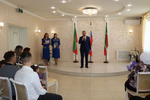 В Международный день семьи в Нурлате чествовали золотых юбиляров семейной жизни
