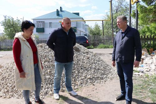 Глава Нурлатского района ознакомился с ходом капремонта врачебной амбулатории в мкр. Сахароваров