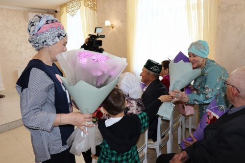 В Международный день семьи в Нурлате чествовали золотых юбиляров семейной жизни