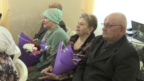 В Нурлатском ЗАГСе под марш Мендельсона чествовали «золотых» юбиляров