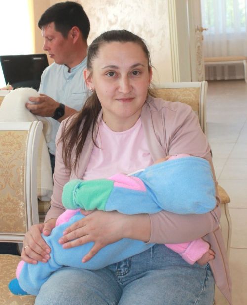 В Нурлате продолжается районная акция «Подарок новорожденному»