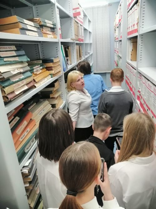 Учащиеся Нурлатской школы №2 в архиве ознакомились с историей района