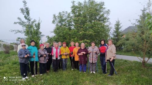 Нурлатцы 60+ отмечают День скандинавской ходьбы