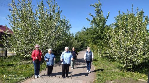 Нурлатцы 60+ отмечают День скандинавской ходьбы