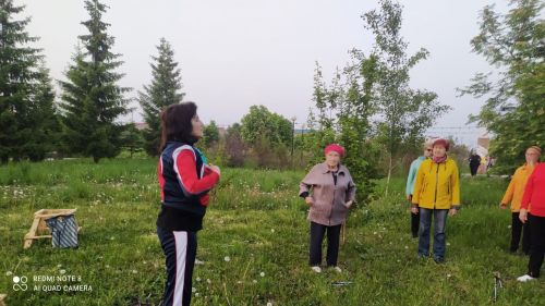 Нурлатцы 60+ отмечают День скандинавской ходьбы