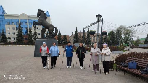 Нурлатцы 60+ отмечают День скандинавской ходьбы