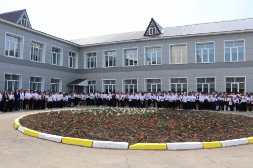Для 195 выпускников Нурлатского района прозвенел последний звонок