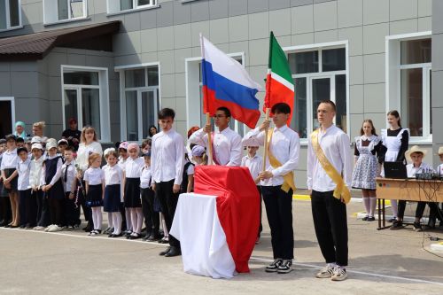 Для 195 выпускников Нурлатского района прозвенел последний звонок