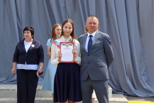 Для 195 выпускников Нурлатского района прозвенел последний звонок