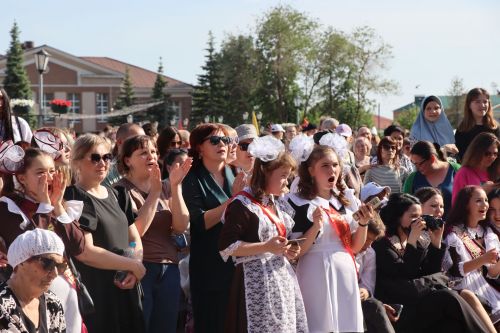 В Нурлате прошел праздник, посвященный празднику Последнего звонка