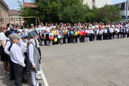 Для 195 выпускников Нурлатского района прозвенел последний звонок