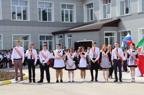 Для 195 выпускников Нурлатского района прозвенел последний звонок