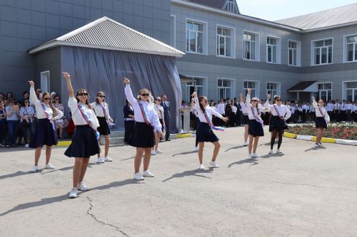 Для 195 выпускников Нурлатского района прозвенел последний звонок