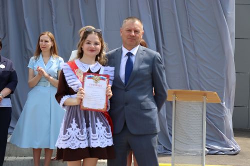 Для 195 выпускников Нурлатского района прозвенел последний звонок