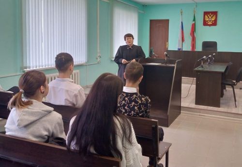 Для старшеклассников Нурлата провели экскурсию в районный суд