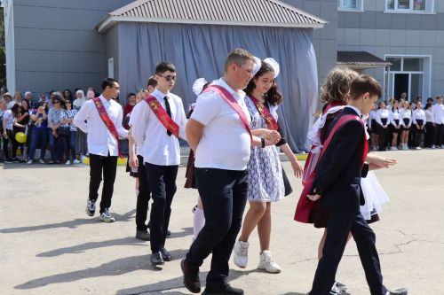 Для 195 выпускников Нурлатского района прозвенел последний звонок