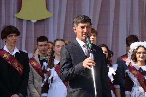 В Нурлате прошел праздник, посвященный празднику Последнего звонка