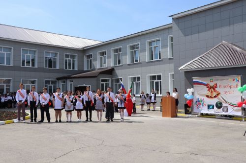 Для 195 выпускников Нурлатского района прозвенел последний звонок