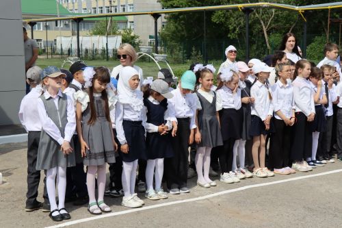 Для 195 выпускников Нурлатского района прозвенел последний звонок