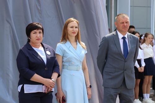 Для 195 выпускников Нурлатского района прозвенел последний звонок