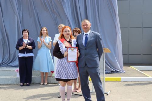 Для 195 выпускников Нурлатского района прозвенел последний звонок