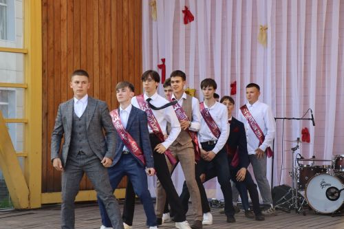 В Нурлате прошел праздник, посвященный празднику Последнего звонка