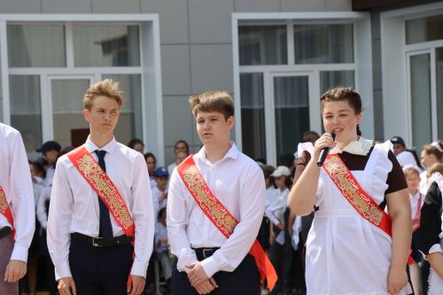 Для 195 выпускников Нурлатского района прозвенел последний звонок