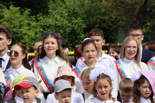 Для 195 выпускников Нурлатского района прозвенел последний звонок